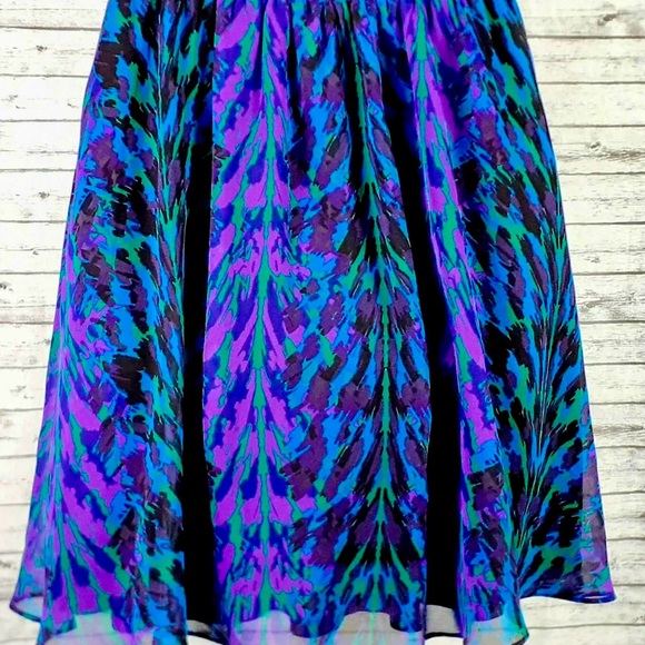 Express | Colorful Leopard Keyhole Dress - Picture 6 of 10